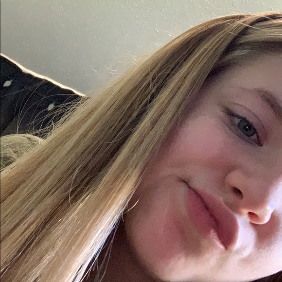 Meet your Posher, Hailey - Picture 1 of 1